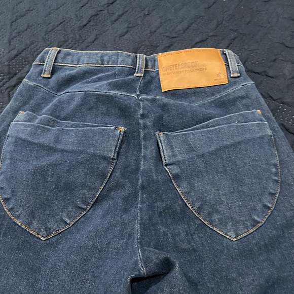 I’m into  damaged in distress jeans - Picture 4 of 8